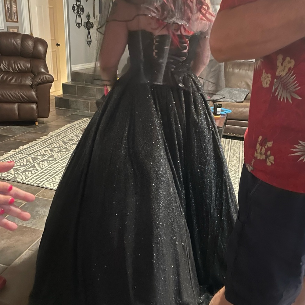 Dress - Picture 7 of 8